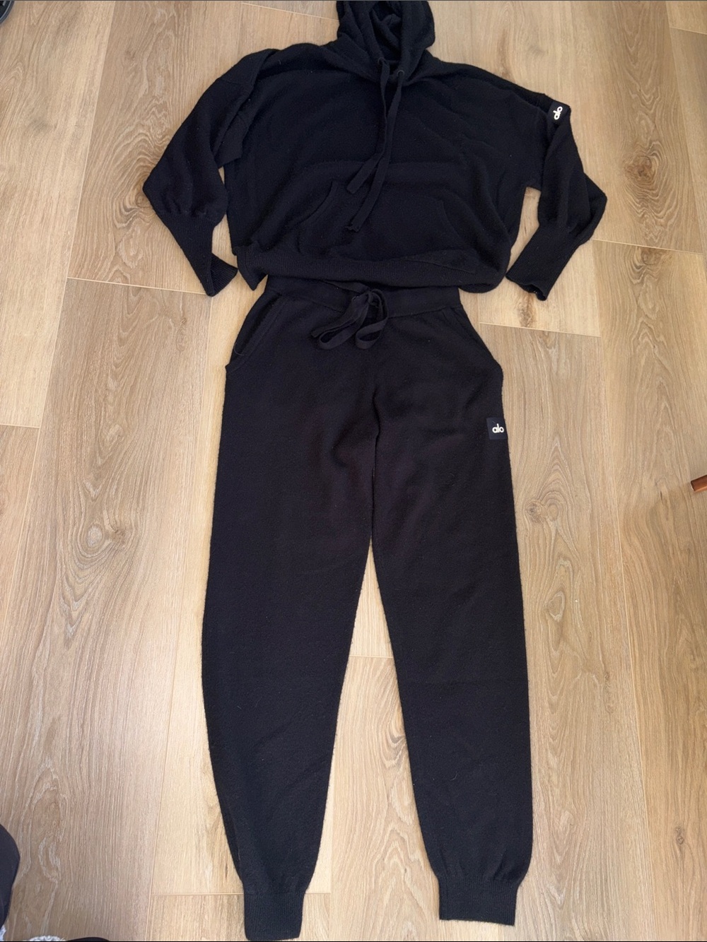 ALO Cashmere Yoga Black Hooded Sweatshirt and Jogger Set